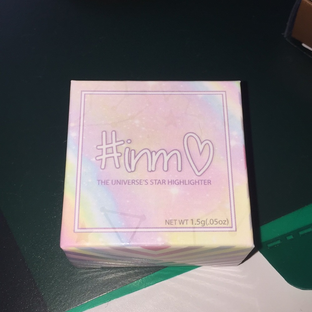 Eyeshadow/highlighter